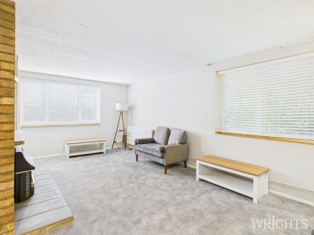 5 bedroom House - Roe Green Close, Hatfield - Photo 2