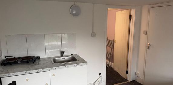 Studio to rent - Photo 2