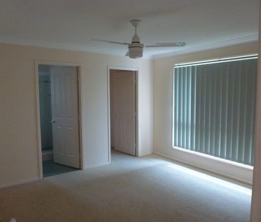 Well Maintained home in quiet street (avail 14.11.25) - Photo 2