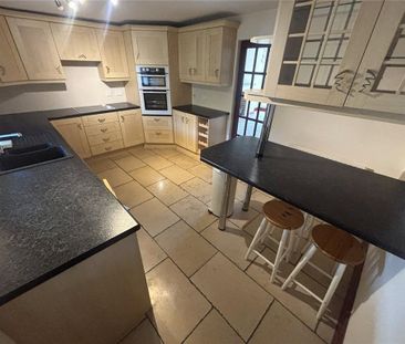3 bedroom semi-detached house to rent - Photo 5