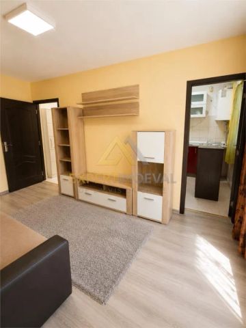 Apartament 2 camere de inchiriat etaj 2 George Enescu in apropiere de Vivo Mall si Universitatea Tehnica - Fotografie 2