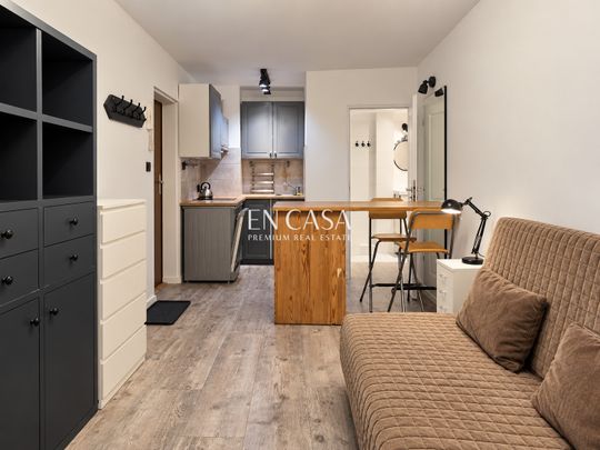 23 m² ciszy w środku Pragi | metro, ochrona, 2 schowki – zdjęcie 1