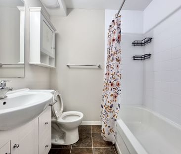 For Lease - 25 Paisley Boulevard Unit# Unit 5A, Mississauga, Ontario - Photo 2