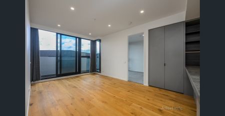 Spacious and Stylish Two-Bed, Two-Bath Apartment in Prime West Melbourne Location - Photo 4