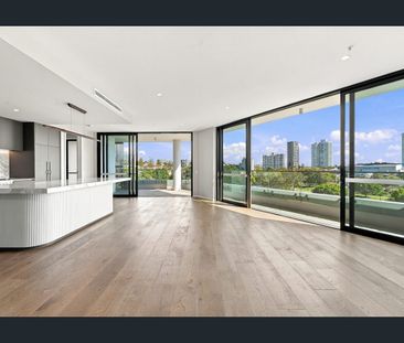 Brand New Three-Bedroom Residence in Curve Coolangatta - Photo 2