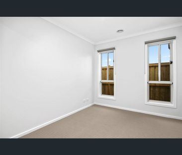 35 Skyline Road, Fraser Rise, Vic 3336 - Photo 3