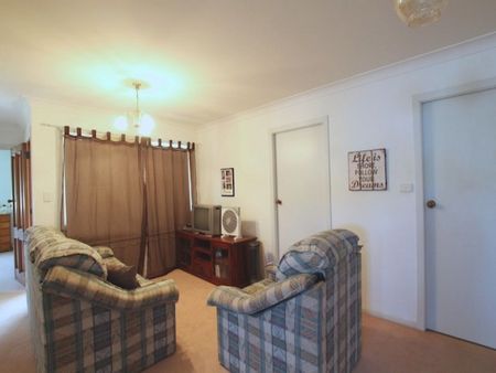 Three bedroom home in quiet surrounds. - Photo 2