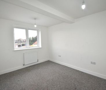 4 bedroom semi-detached house to rent - Photo 4