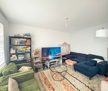 Spacious four-bedroom detached home with garage and garden. Set wit... - Photo 1