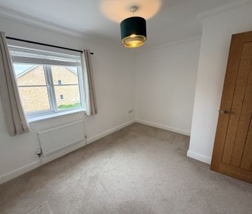 Glebe Crescent, Lowestoft - Photo 1