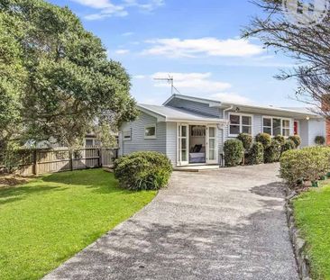 Spacious 4-Bedroom Home on a Big Fully-Fenced Sect - Photo 1