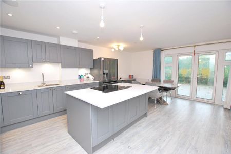 5 bedroom end of terrace house to rent - Photo 4