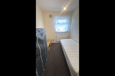 2 Bed Terraced House, Park View Grove, LS4 - Photo 3
