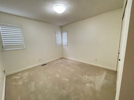 Spacious and Bright Three Bedrooms Plus Games Room (4th Bed) and Three Bathrooms - Photo 3