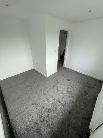 3 Bed End Terrace, Moss View, S20 - Photo 2