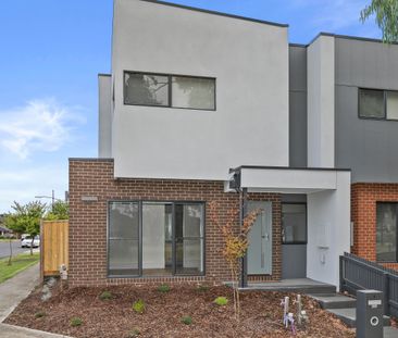 Modern Family Home - Photo 2