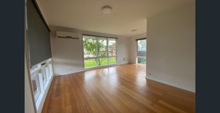 Welcome to 16 Eastern Street, a beautifully renovated family home. - Photo 2