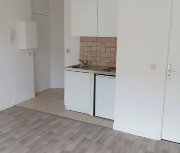 Appartement 1 pièces 25m2 REIMS 360 euros - Photo 2