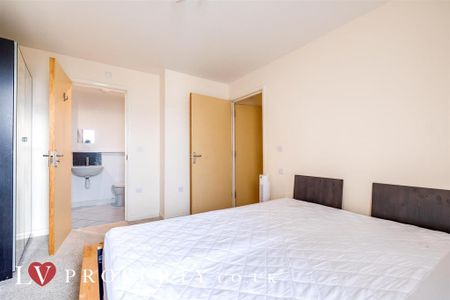 2 bedroom apartment to rent - Photo 5