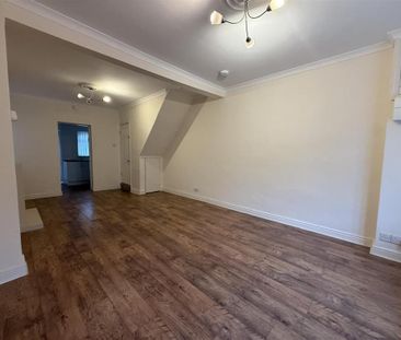 2 bedroom end of terrace house to rent - Photo 2