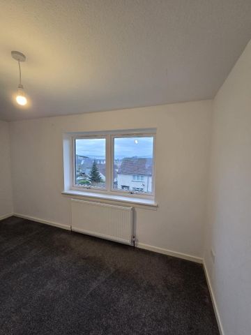 3 bedroom flat to rent - Photo 4