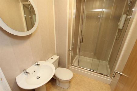 Harrogate Road, North Leeds, LS7 4NZ - Photo 2