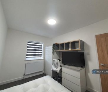 1 bedroom in a house share to rent - Photo 3