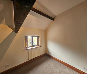 2 bedroom character property to rent - Photo 2