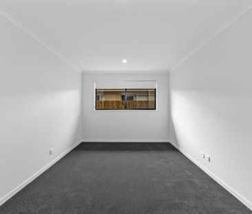 71 Amundsen Drive, Logan Reserve QLD 4133 - House For Rent | Domain - Photo 5