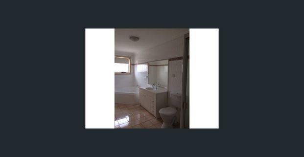 Beautifully Renovated 3-Bedroom Townhouse in a Quiet, Convenient Location - Photo 1