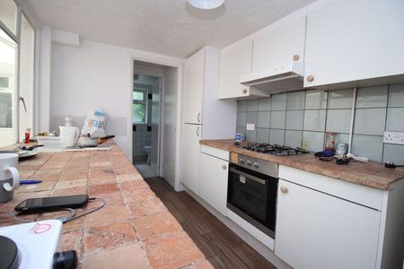 4 bedroom terraced house to rent - Photo 5
