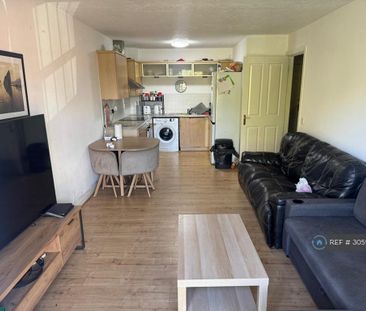 2 bedroom flat to rent - Photo 2