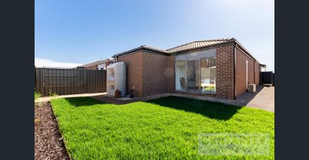 Modern Fully Furnished Co-Living Rooms with Private Bathrooms – All Utilities Included! - Photo 2