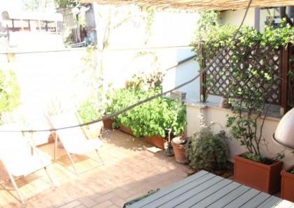 Attic-Piazza Navona: Short Stay. beautiful, fully furnished 1 Bedroom + Guest bed, 1 bath in period building with 2 large private terraces. Parquet floors, air conditioning, chef's kitchen, views, silent and bright. #2064