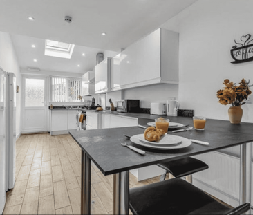 1 bedroom in a house share to rent - Photo 3