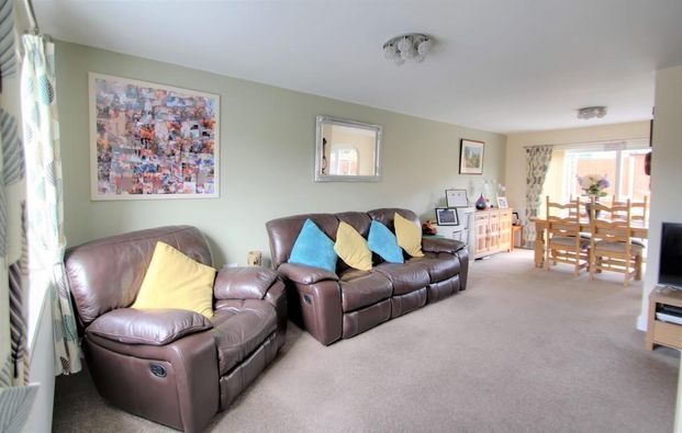 4 bedroom semi-detached house to rent - Photo 1