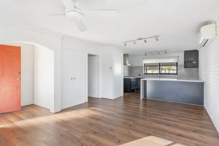 Stunning home by the beachside with teenagers retreat! - Photo 3