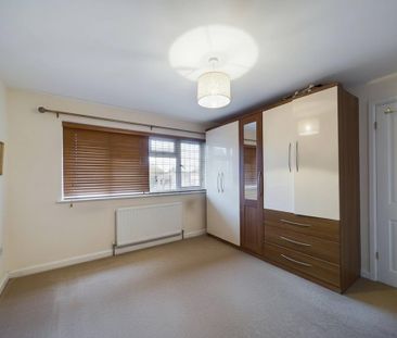 4 bedroom semi-detached house to rent - Photo 4