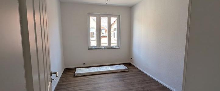 Hannover-Kleefeld: Kernsanierte 3-Zi.-Altbauwohnung, Top-Lage EBK - Foto 1