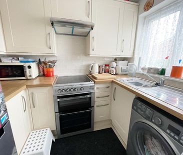 2 bedroom end of terrace house to rent - Photo 4