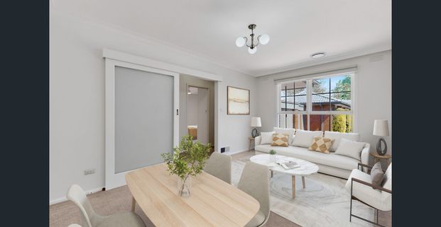 Private Single-Level Villa with Garden and Garage in Premier Location - Photo 1