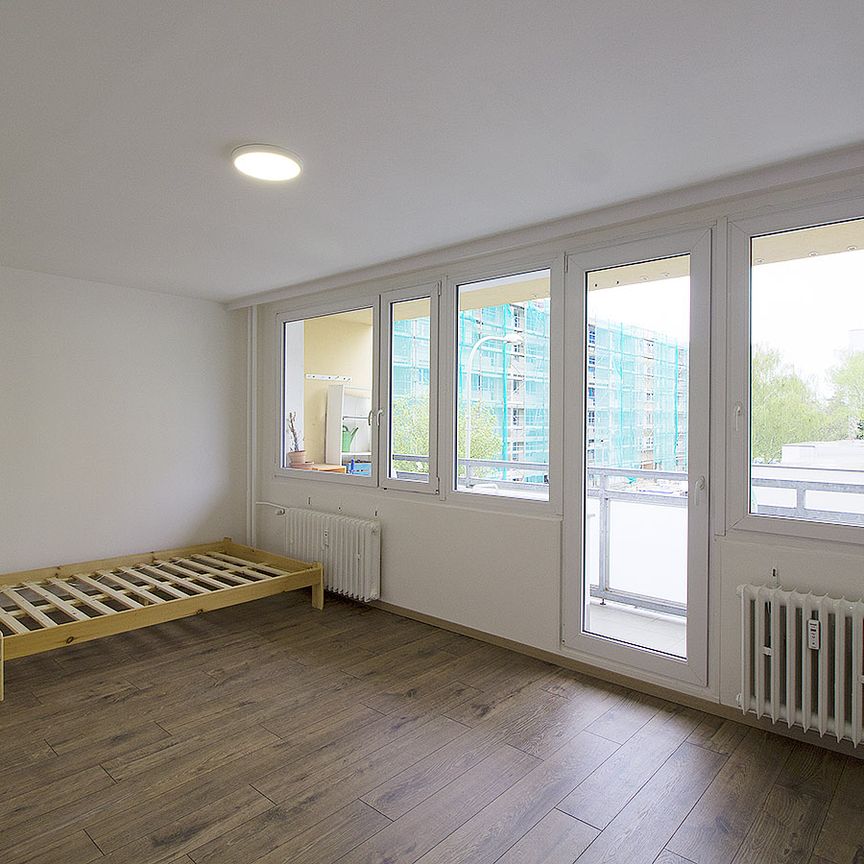 Pronájem bytu 1+kk v Praze 6, po rekonstrukci - Fotografie 1