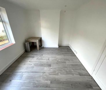 3 bedroom detached bungalow to rent - Photo 2