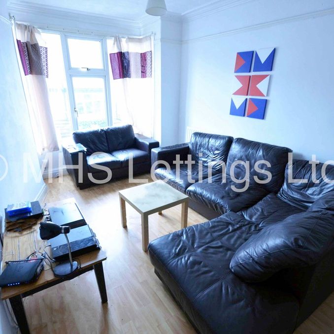 6 Bedroom Mid Terraced House for rent in Manor Drive - Photo 1