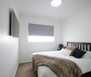 Immaculate 2 Bedroom Apartment - Photo 4