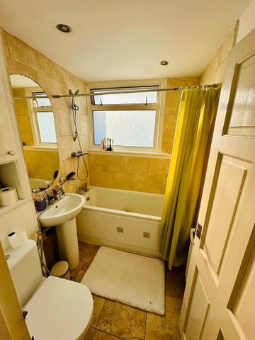 1 bedroom in a house share to rent - Photo 5