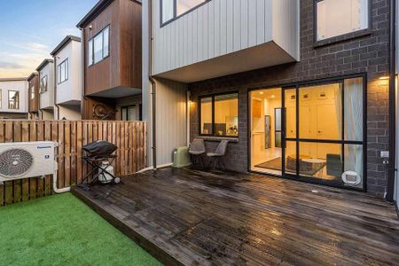 Modern 2.5 Bedroom Townhouse for Rent in Massey - Photo 2