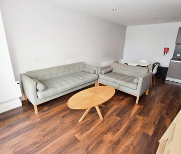 3 bedroom flat to rent - Photo 3