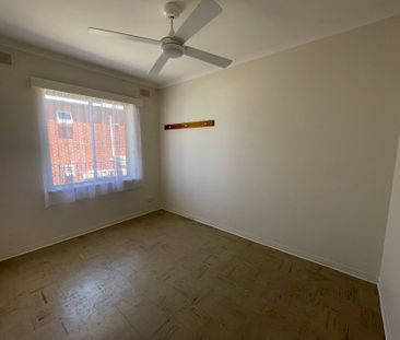 Lovely 2 Bedroom Apartment - Photo 3