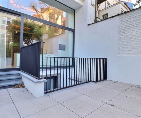 In the heart of Brussels - Renovated duplex 2bed + terrace + parking (optional) - Photo 3